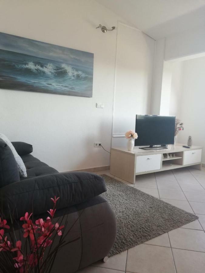 Apartment Petra Dugi Rat Buitenkant foto