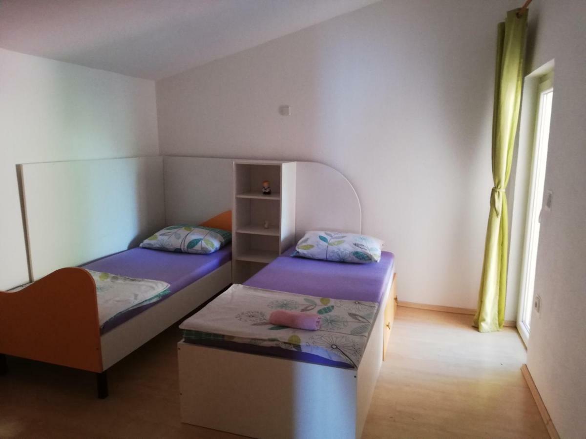 Apartment Petra Dugi Rat Buitenkant foto